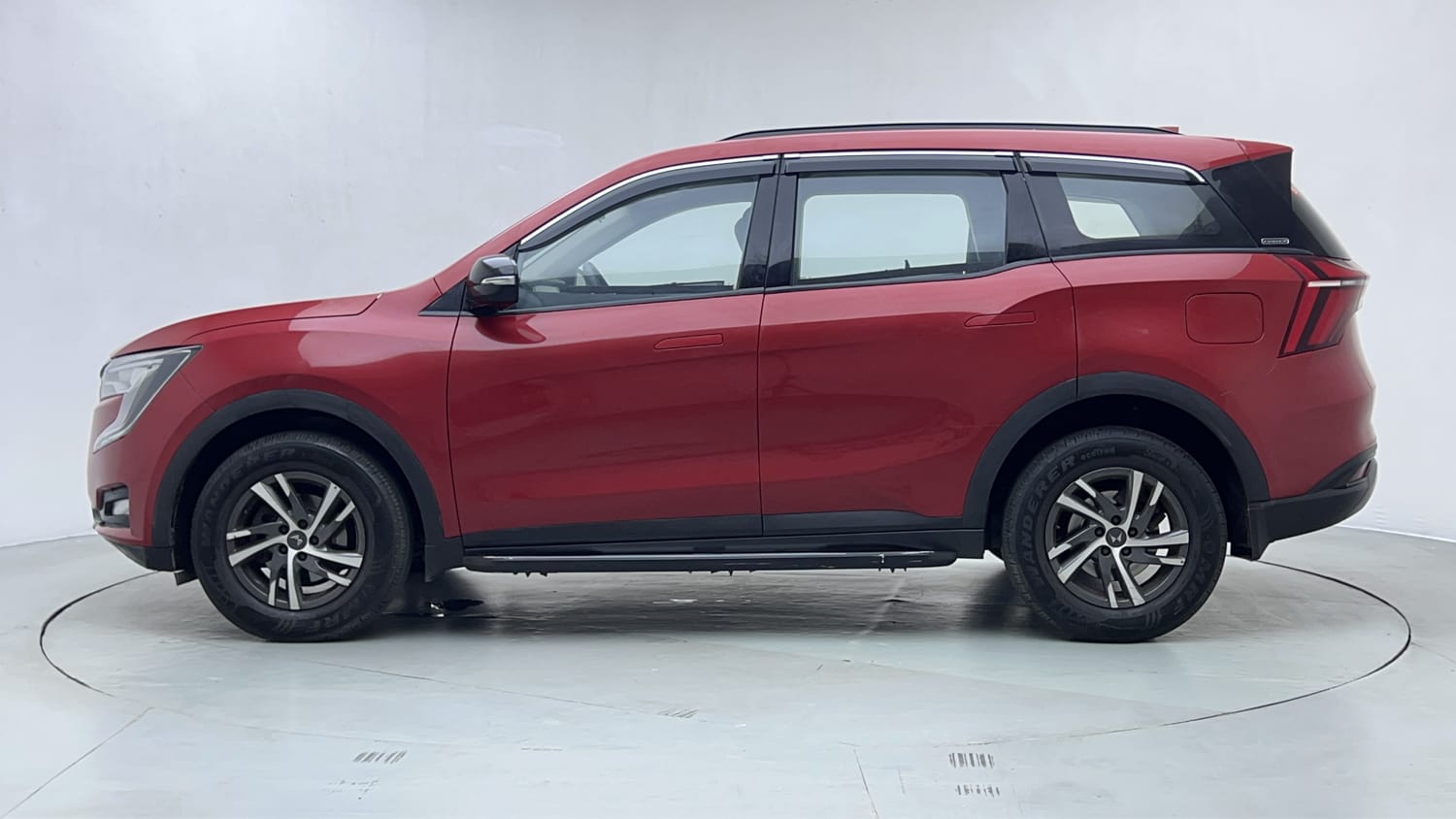 Used 2022 Mahindra XUV700 AX 5 Petrol AT 5 STR Petrol Automatic exterior LEFT SIDE VIEW