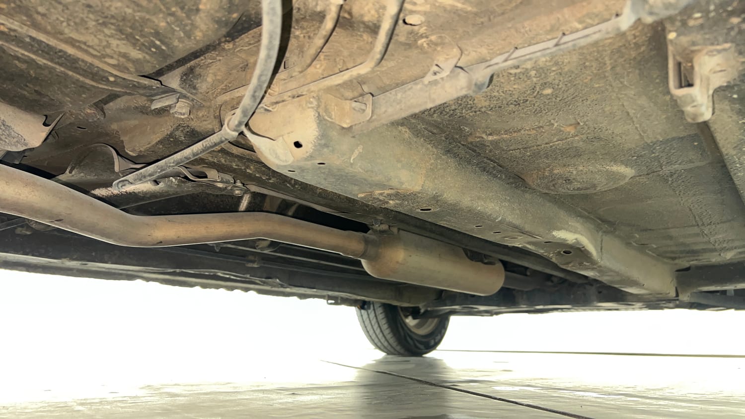 Used 2017 Maruti Suzuki Ciaz ZXi  AT Petrol Automatic extra REAR RIGHT UNDERBODY VIEW