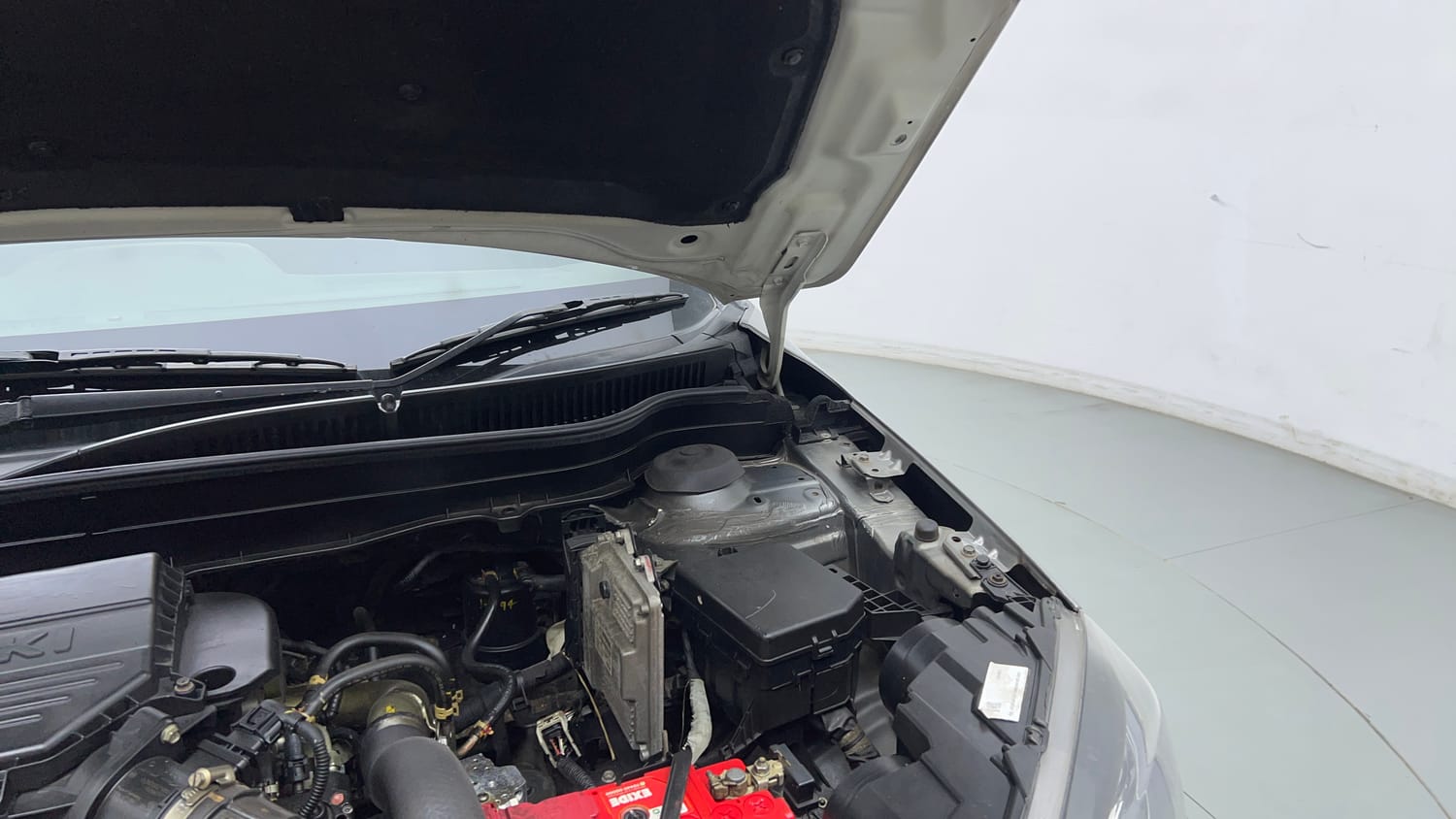 Used 2018 maruti-suzuki Vitara Brezza ZDi Plus AGS Diesel Automatic engine ENGINE LEFT SIDE HINGE & APRON VIEW