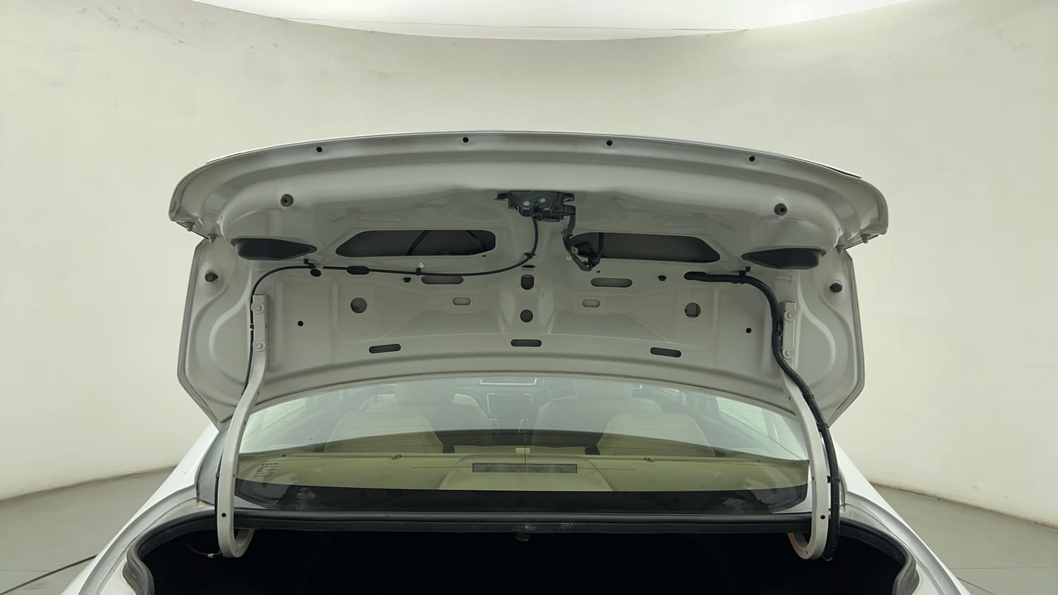Used 2017 Maruti Suzuki Ciaz ZXi  AT Petrol Automatic interior DICKY DOOR OPEN VIEW