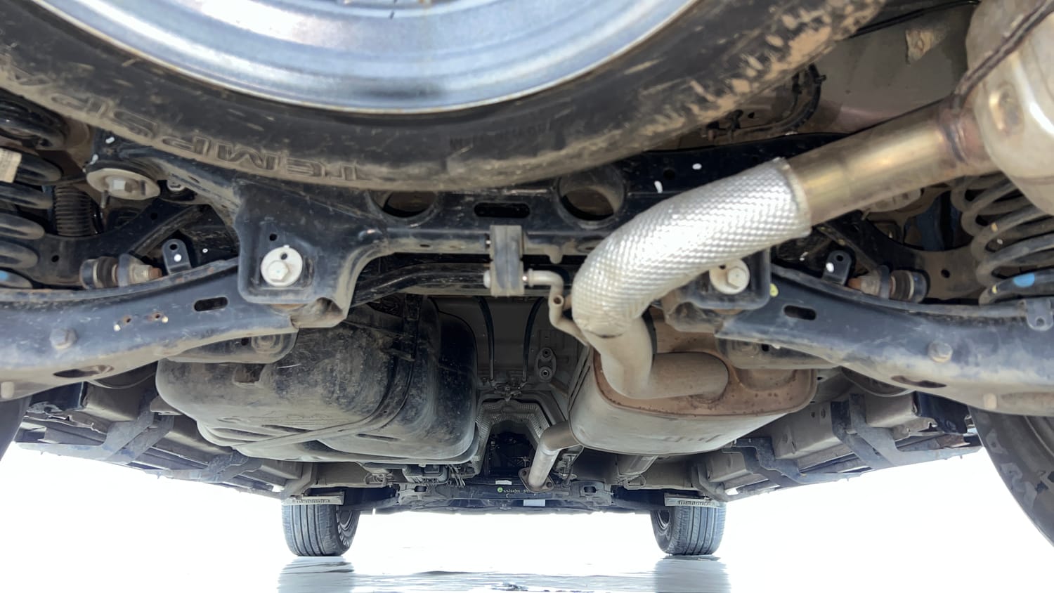 Used 2022 Mahindra XUV700 AX 5 Petrol AT 5 STR Petrol Automatic extra REAR UNDERBODY VIEW (TAKEN FROM REAR)