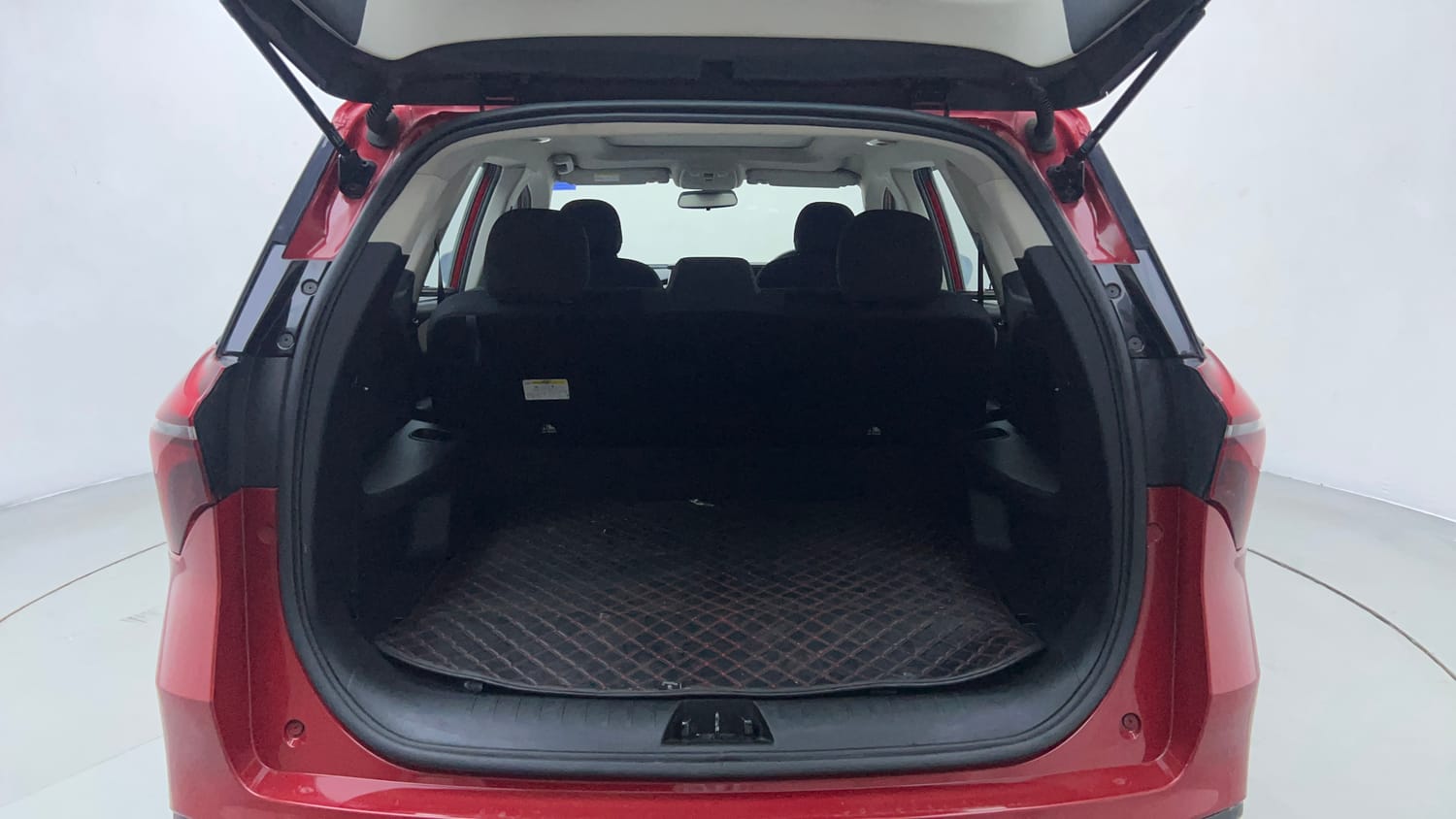 Used 2022 Mahindra XUV700 AX 5 Petrol AT 5 STR Petrol Automatic interior DICKY INSIDE VIEW