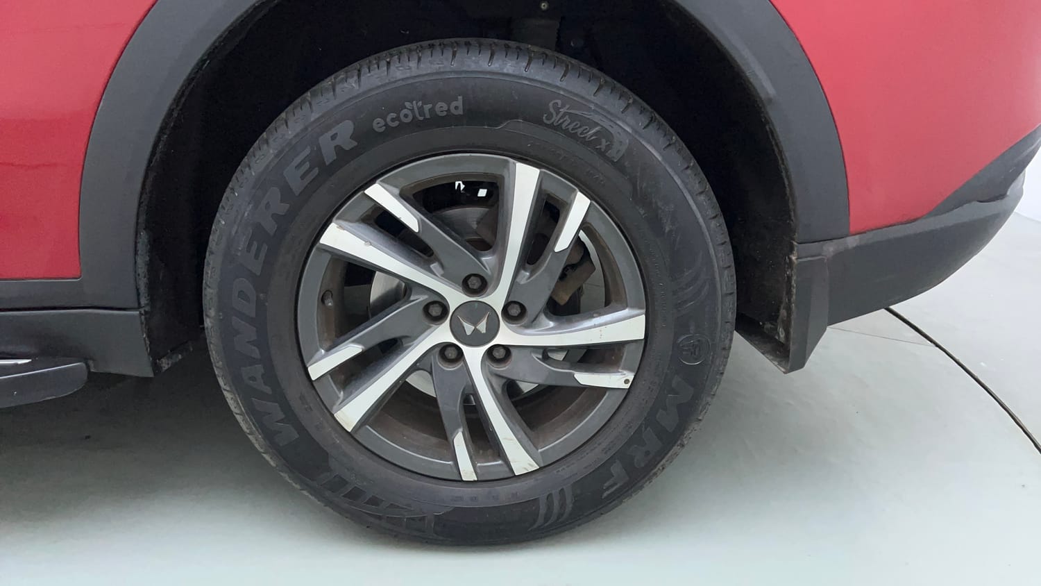 Used 2022 Mahindra XUV700 AX 5 Petrol AT 5 STR Petrol Automatic tyres LEFT REAR TYRE RIM VIEW