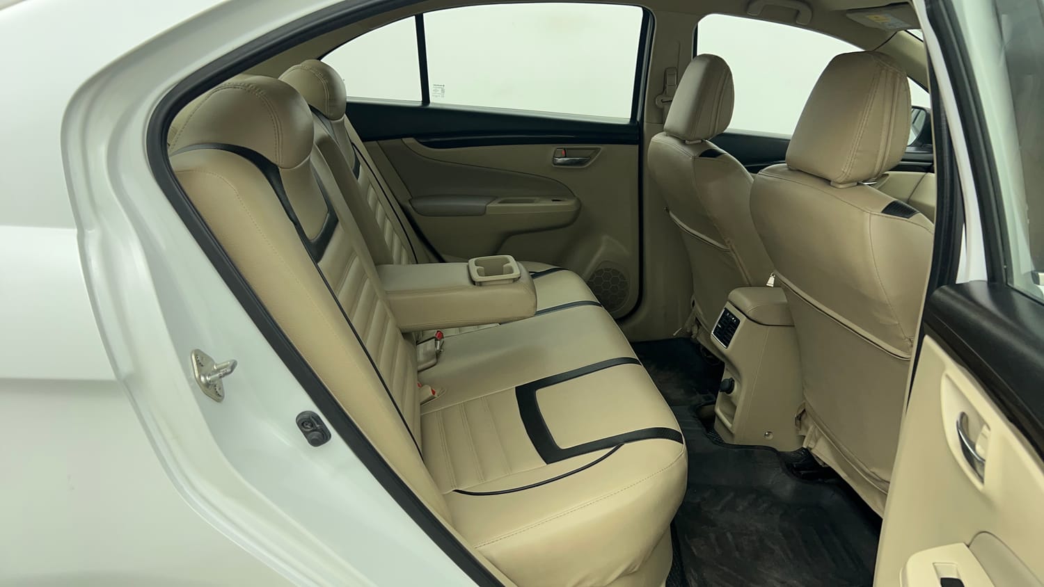 Used 2017 Maruti Suzuki Ciaz ZXi  AT Petrol Automatic interior RIGHT SIDE REAR DOOR CABIN VIEW