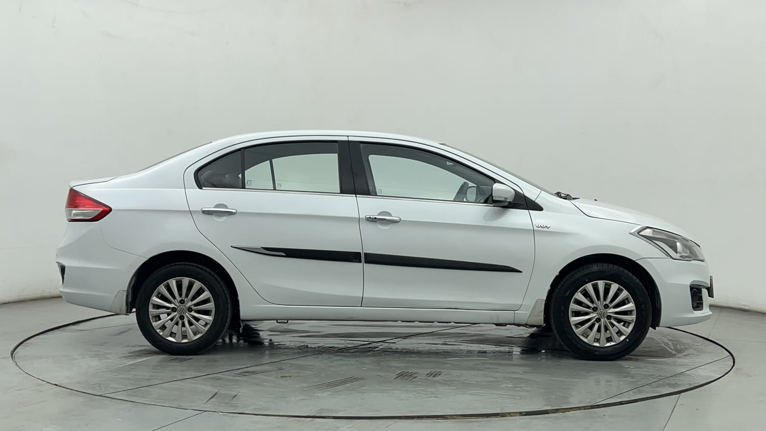 Used 2017 Maruti Suzuki Ciaz ZXi  AT Petrol Automatic exterior RIGHT SIDE VIEW