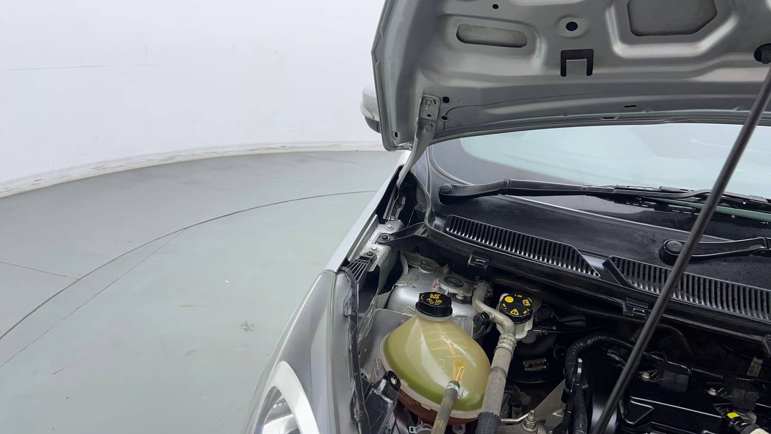 Used 2021 Ford Freestyle Titanium 1.2 Ti-VCT Petrol Manual engine ENGINE RIGHT SIDE HINGE & APRON VIEW