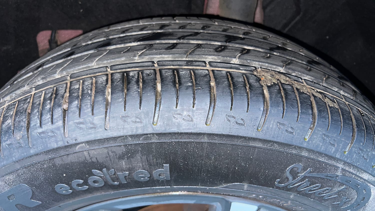 Used 2022 Mahindra XUV700 AX 5 Petrol AT 5 STR Petrol Automatic tyres LEFT REAR TYRE TREAD VIEW