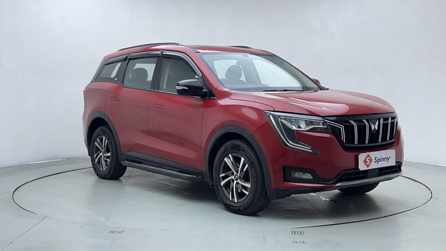 Used 2022 Mahindra XUV700 AX 5 Petrol AT 5 STR Petrol Automatic exterior RIGHT FRONT CORNER VIEW