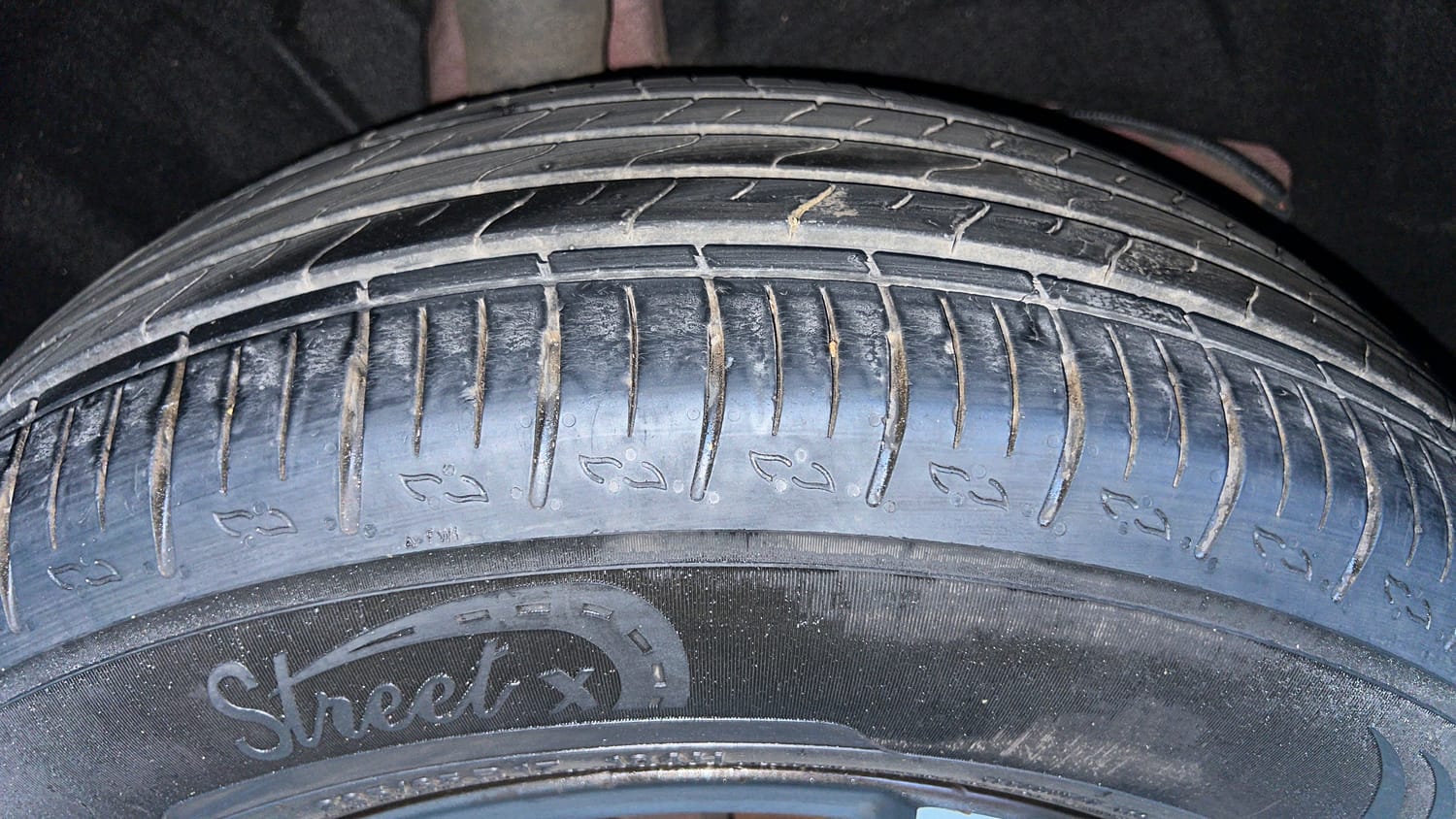 Used 2022 Mahindra XUV700 AX 5 Petrol AT 5 STR Petrol Automatic tyres RIGHT REAR TYRE TREAD VIEW