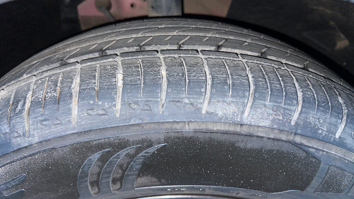 Used 2022 Mahindra XUV700 AX 5 Petrol AT 5 STR Petrol Automatic tyres RIGHT FRONT TYRE TREAD VIEW