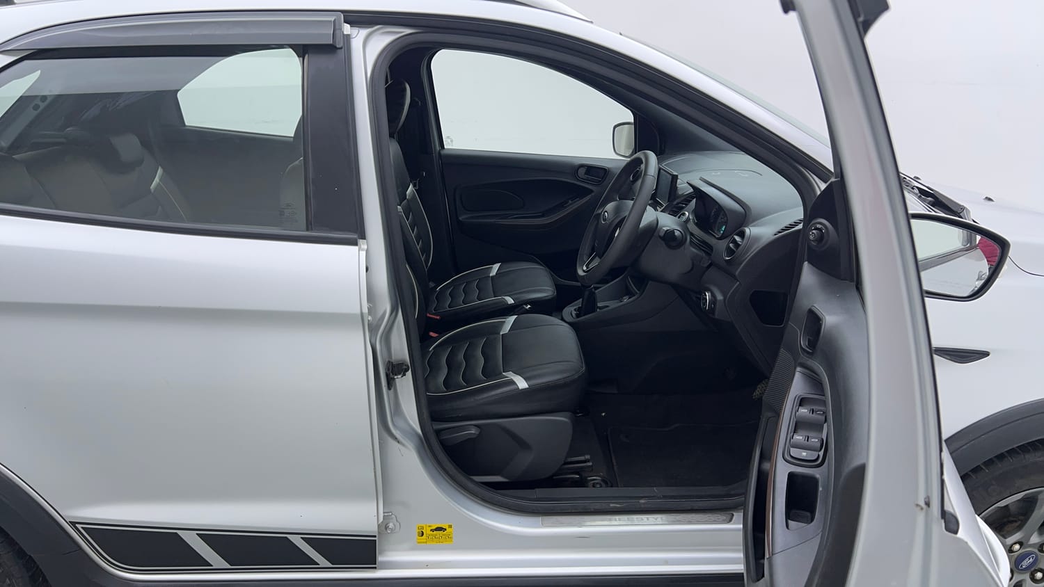 Used 2021 Ford Freestyle Titanium 1.2 Ti-VCT Petrol Manual interior RIGHT SIDE FRONT DOOR CABIN VIEW