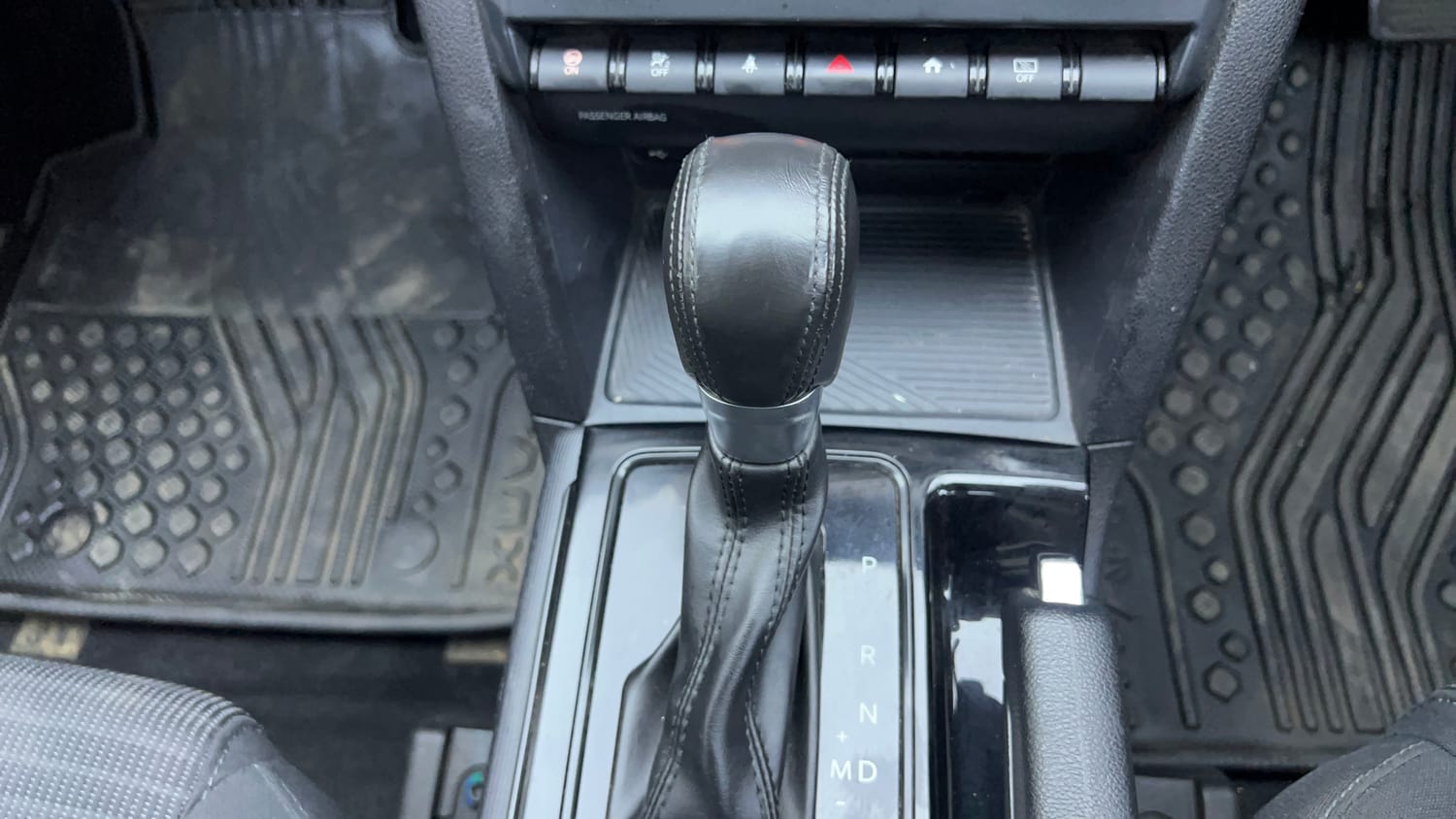 Used 2022 Mahindra XUV700 AX 5 Petrol AT 5 STR Petrol Automatic interior GEAR  KNOB VIEW