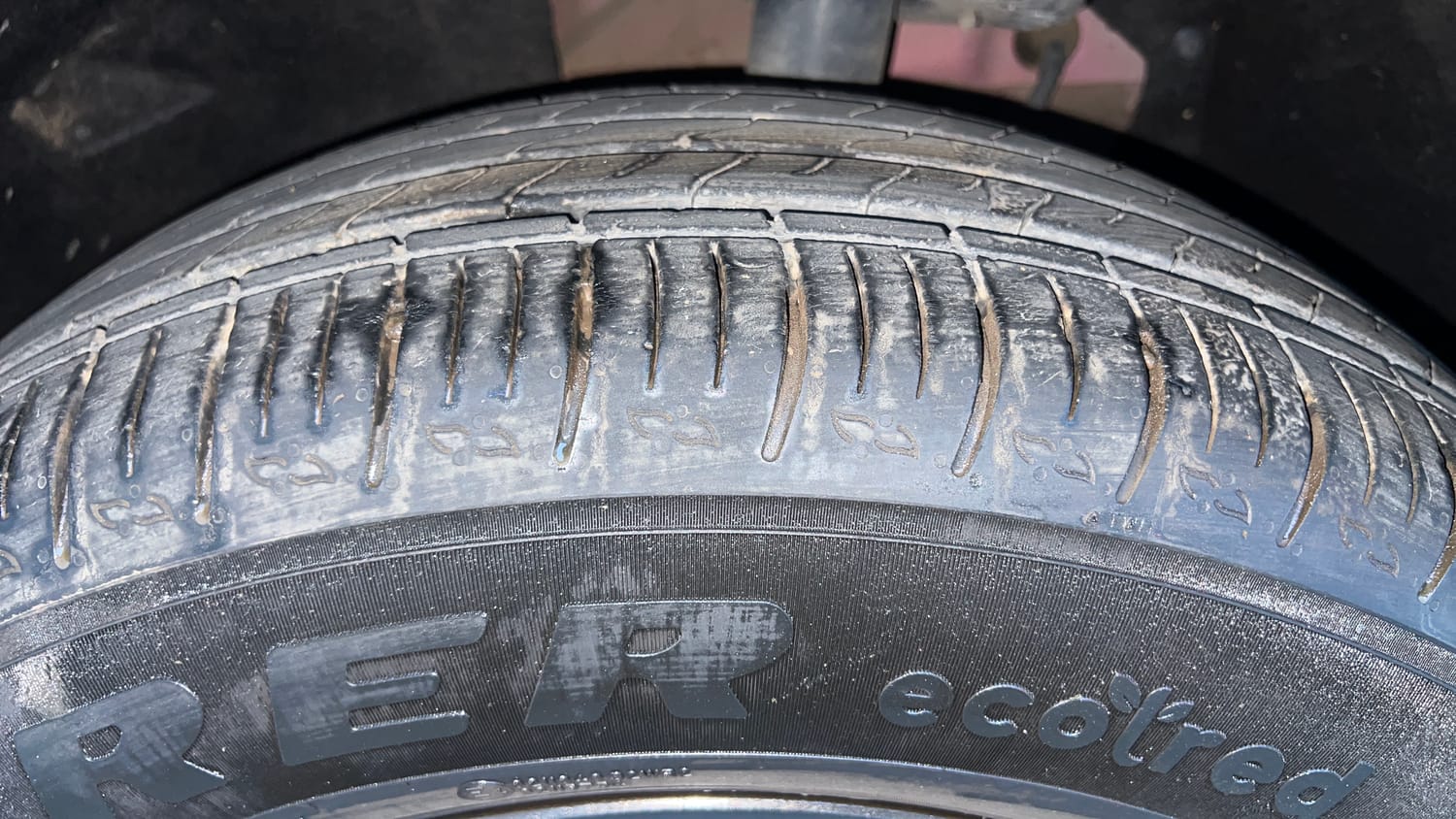 Used 2022 Mahindra XUV700 AX 5 Petrol AT 5 STR Petrol Automatic tyres LEFT FRONT TYRE TREAD VIEW