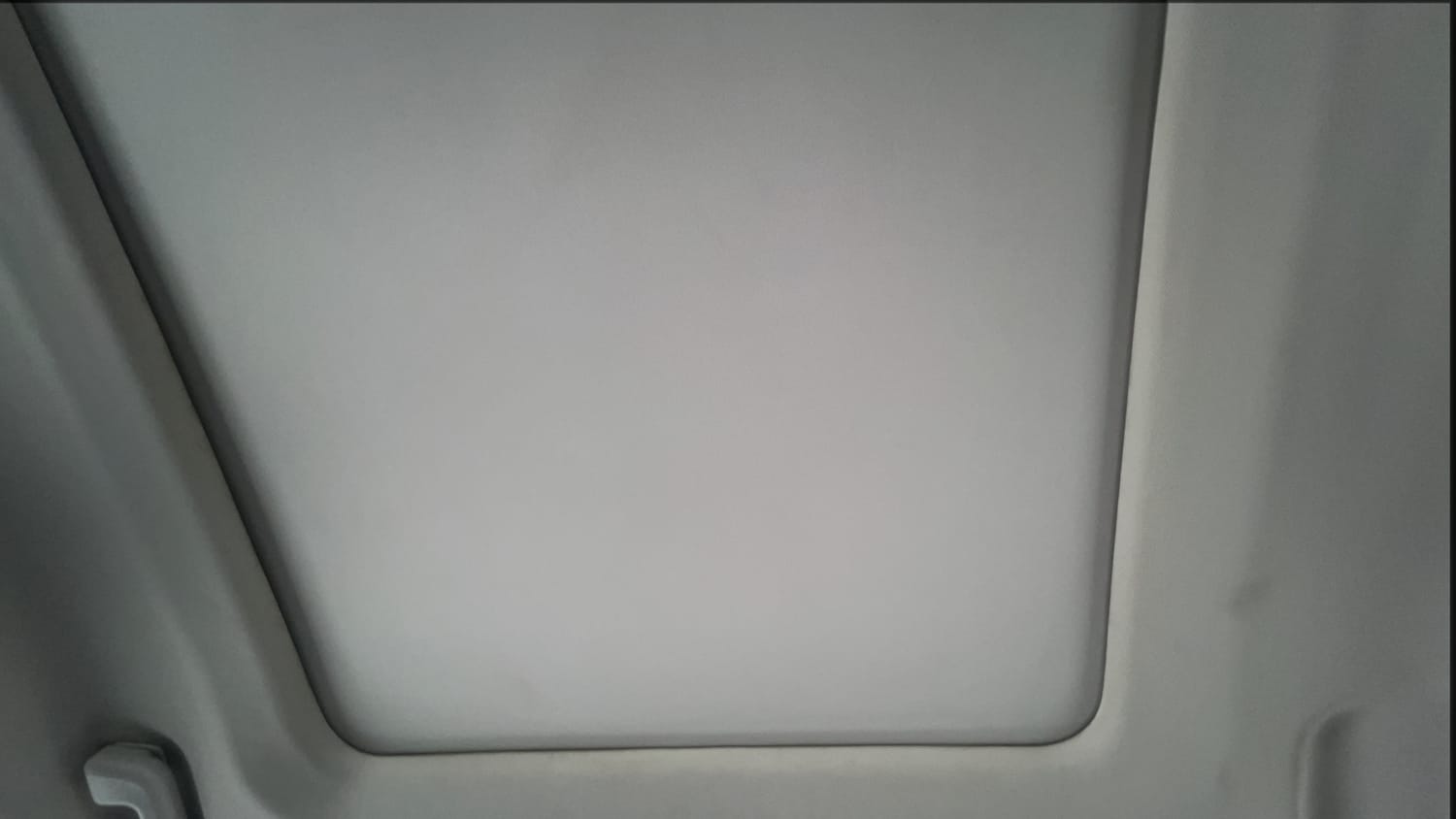 Used 2022 Mahindra XUV700 AX 5 Petrol AT 5 STR Petrol Automatic top_features Sunroof