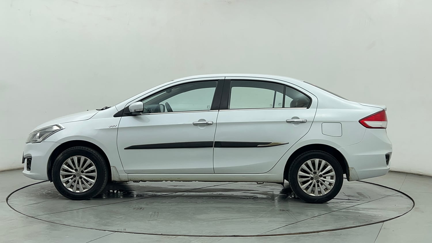 Used 2017 Maruti Suzuki Ciaz ZXi  AT Petrol Automatic exterior LEFT SIDE VIEW