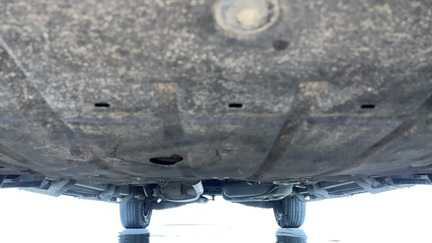 Used 2022 Mahindra XUV700 AX 5 Petrol AT 5 STR Petrol Automatic extra FRONT LEFT UNDERBODY VIEW