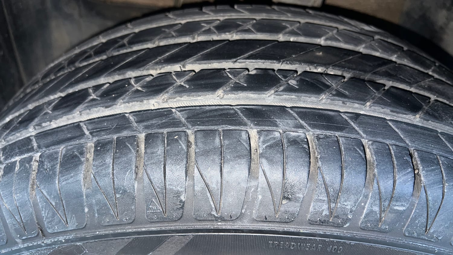 Used 2018 maruti-suzuki Vitara Brezza ZDi Plus AGS Diesel Automatic tyres LEFT FRONT TYRE TREAD VIEW