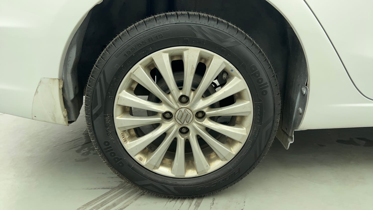 Used 2017 Maruti Suzuki Ciaz ZXi  AT Petrol Automatic tyres RIGHT REAR TYRE RIM VIEW