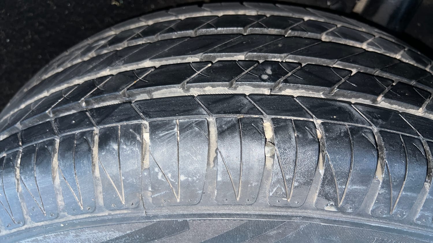 Used 2018 maruti-suzuki Vitara Brezza ZDi Plus AGS Diesel Automatic tyres LEFT REAR TYRE TREAD VIEW