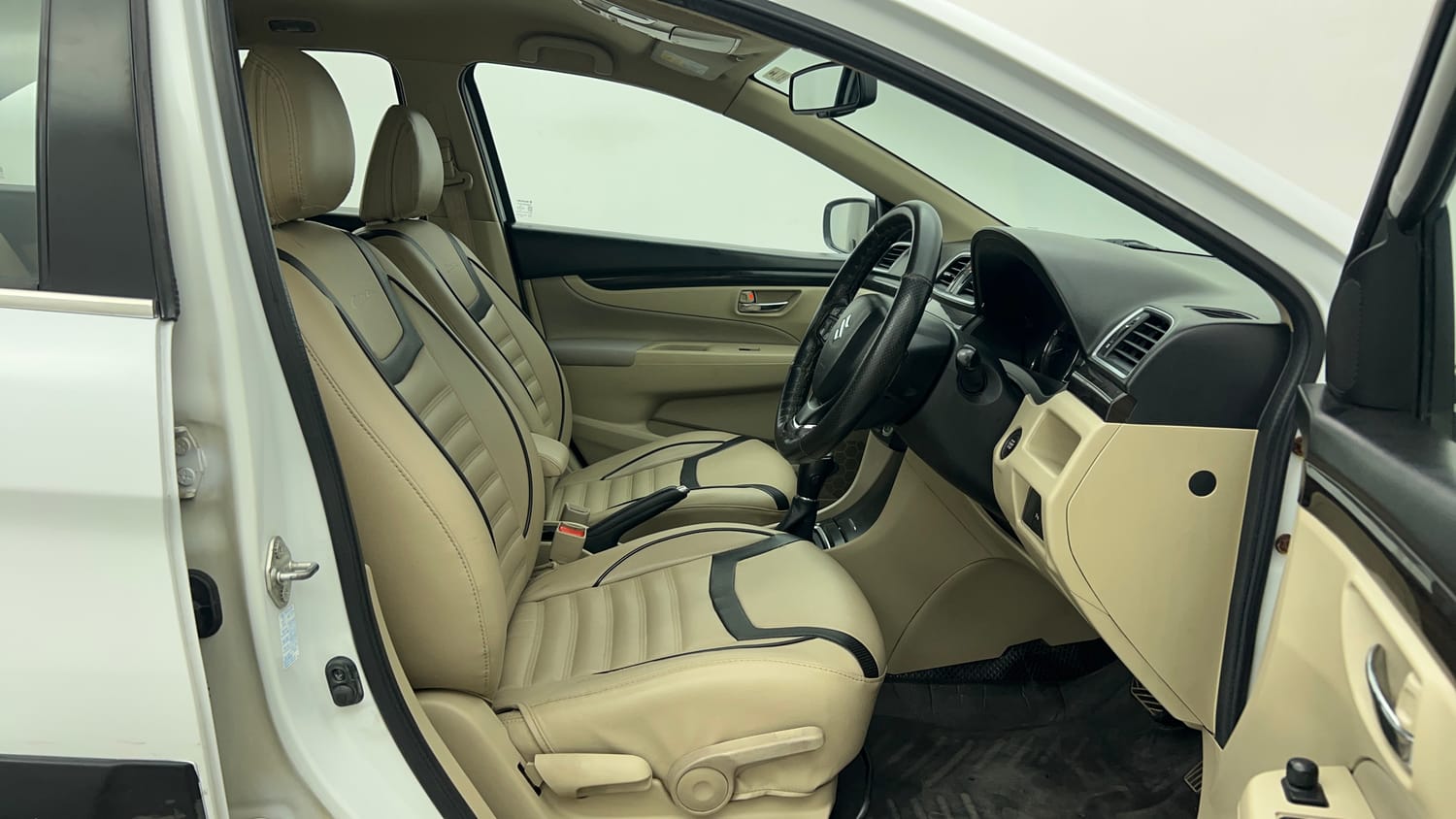 Used 2017 Maruti Suzuki Ciaz ZXi  AT Petrol Automatic interior RIGHT SIDE FRONT DOOR CABIN VIEW