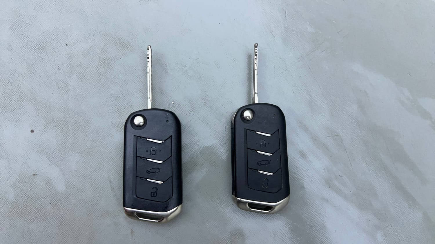Used 2022 Mahindra XUV700 AX 5 Petrol AT 5 STR Petrol Automatic extra CAR KEY VIEW