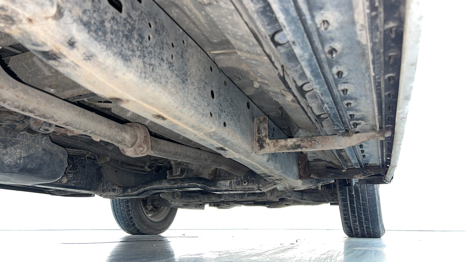 Used 2017 Toyota Innova Crysta 2.4 GX 7 STR Diesel Manual extra REAR RIGHT UNDERBODY VIEW