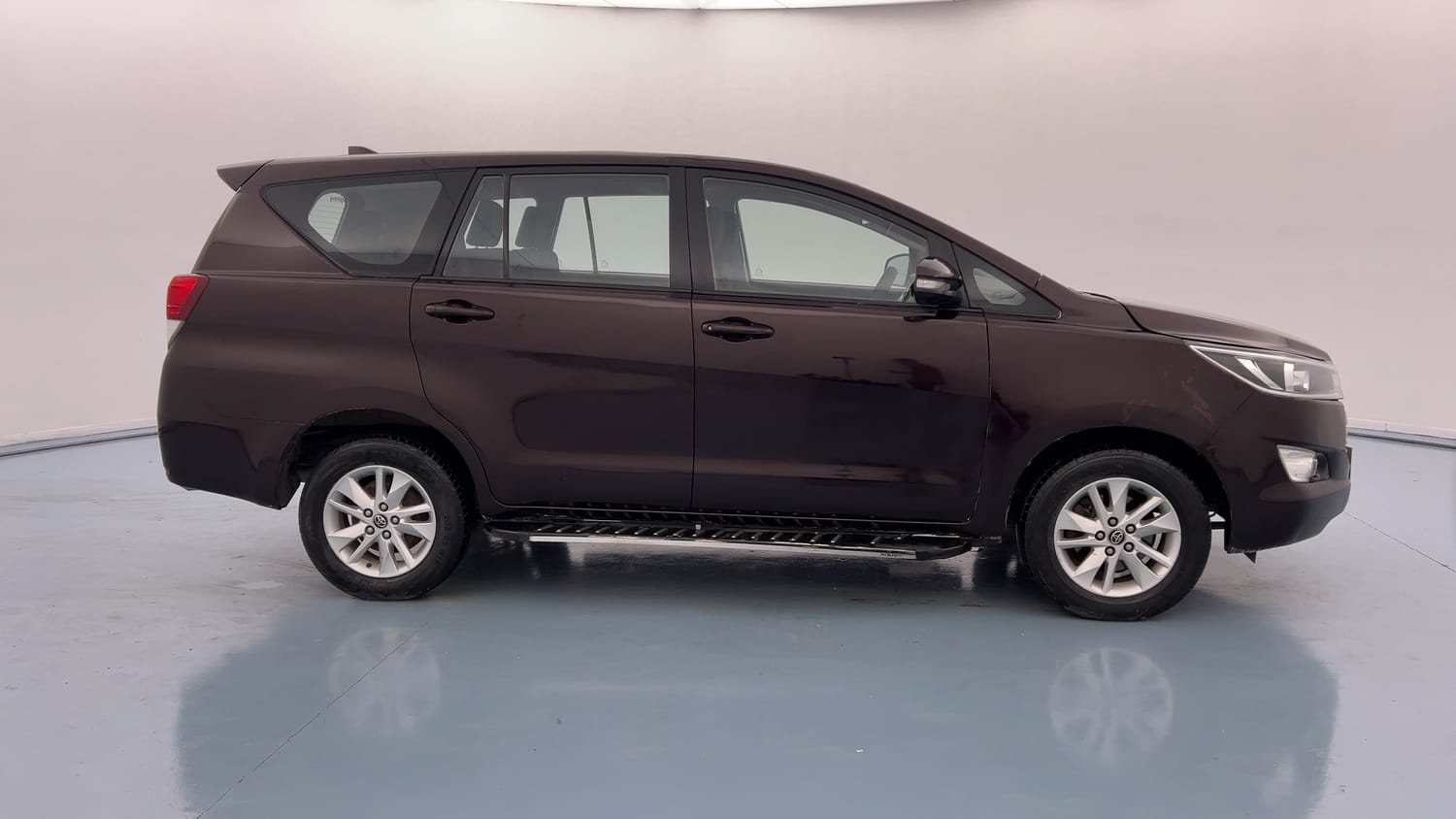 Used 2017 Toyota Innova Crysta 2.4 GX 7 STR Diesel Manual exterior RIGHT SIDE VIEW
