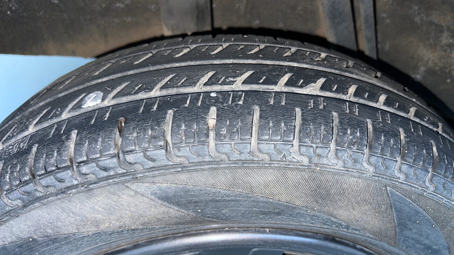 Used 2019 Renault Kwid 1.0 RXT AMT Opt Petrol Automatic tyres RIGHT REAR TYRE TREAD VIEW