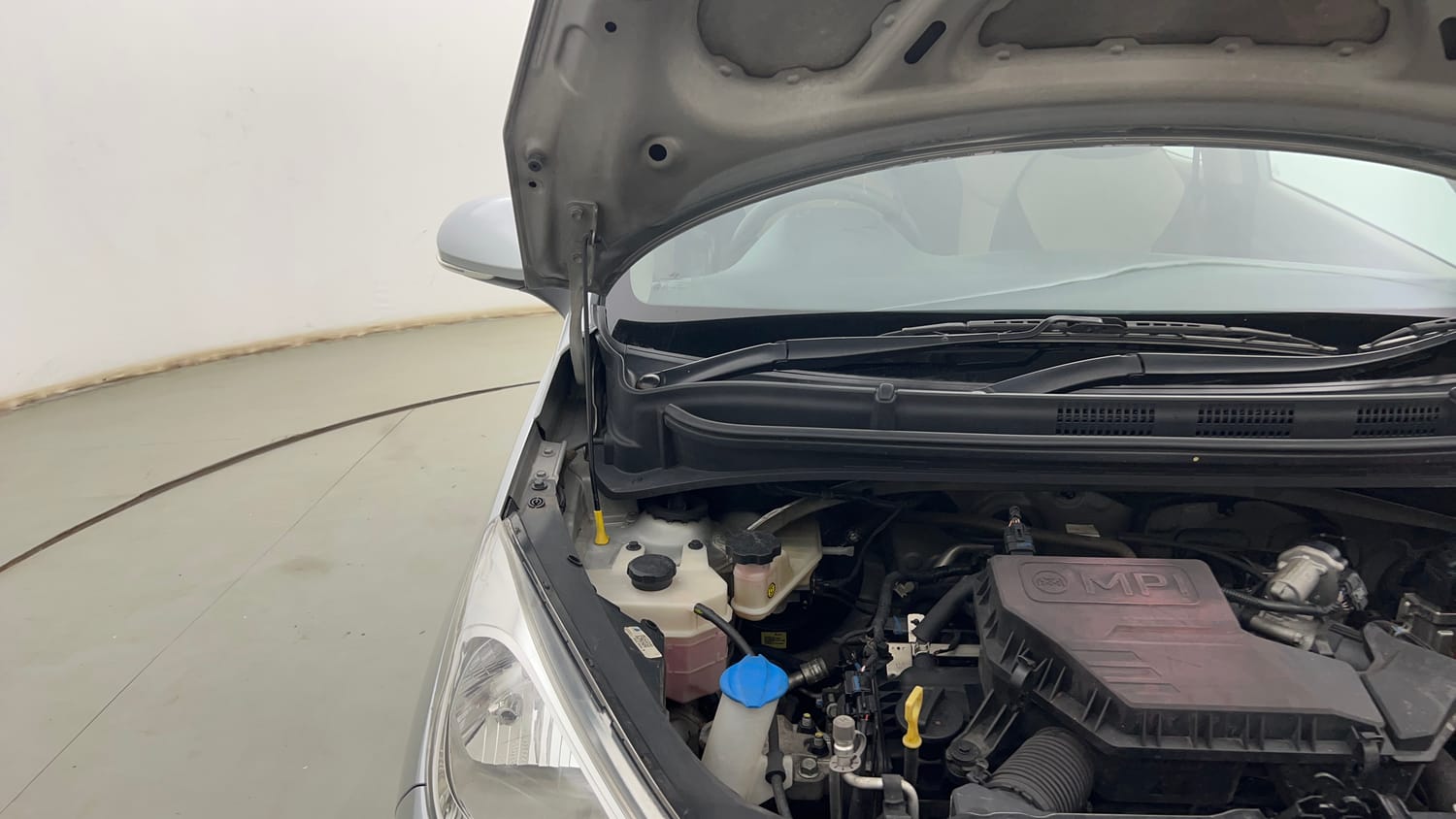 Used 2022 Hyundai Santro Sportz Petrol Manual engine ENGINE RIGHT SIDE HINGE & APRON VIEW