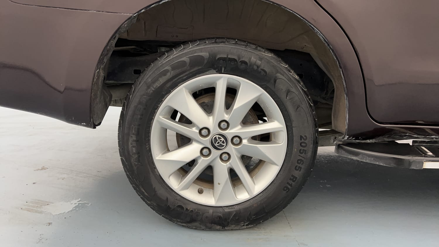 Used 2017 Toyota Innova Crysta 2.4 GX 7 STR Diesel Manual tyres RIGHT REAR TYRE RIM VIEW