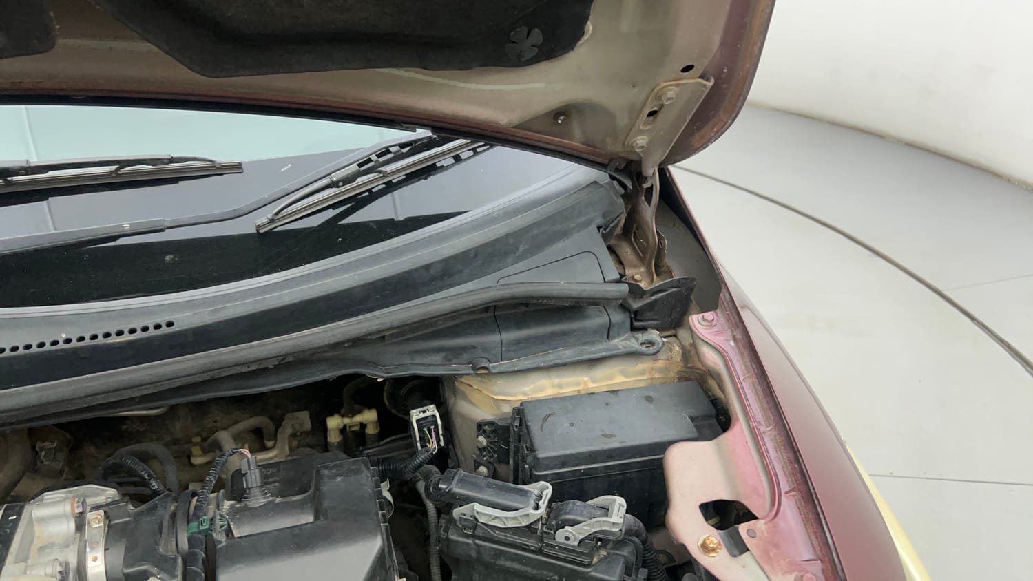 Used 2015 Honda Jazz S AT Petrol Automatic engine ENGINE LEFT SIDE HINGE & APRON VIEW