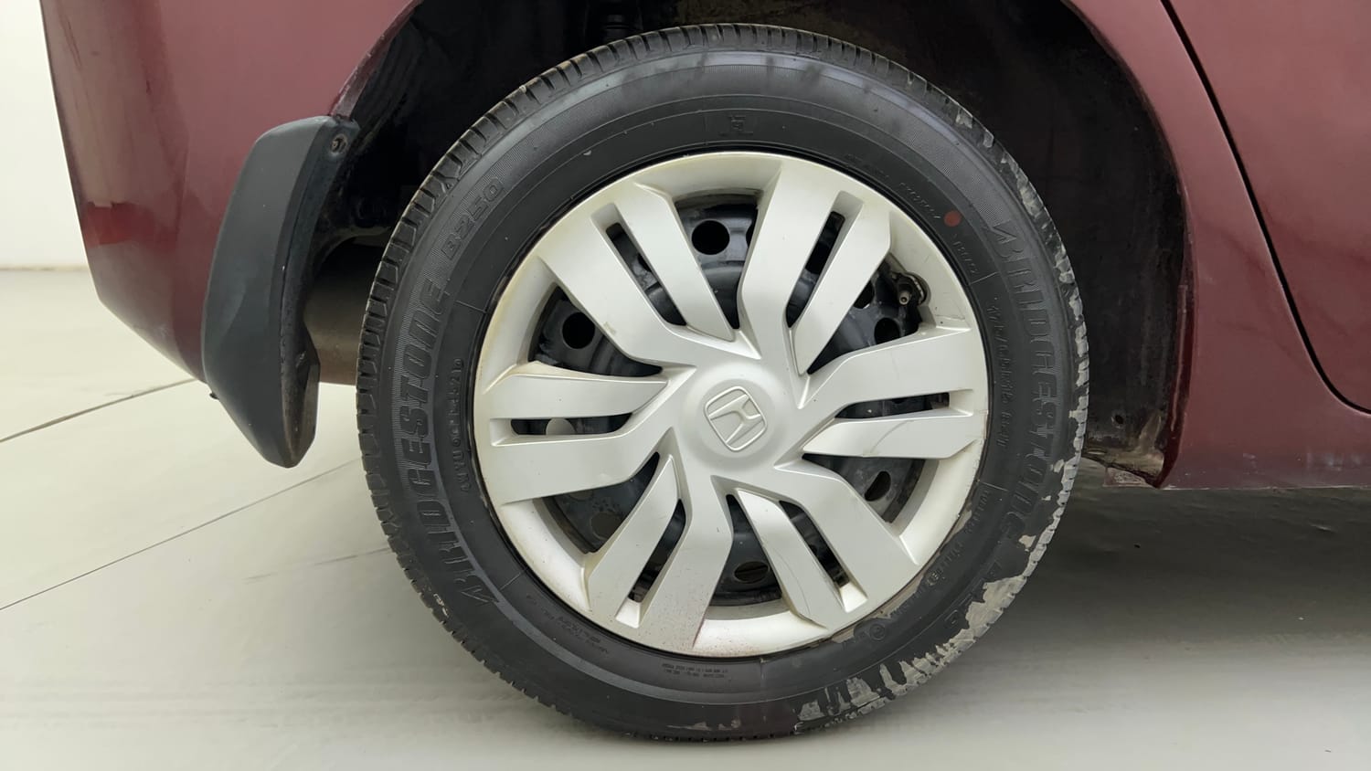 Used 2015 Honda Jazz S AT Petrol Automatic tyres RIGHT REAR TYRE RIM VIEW
