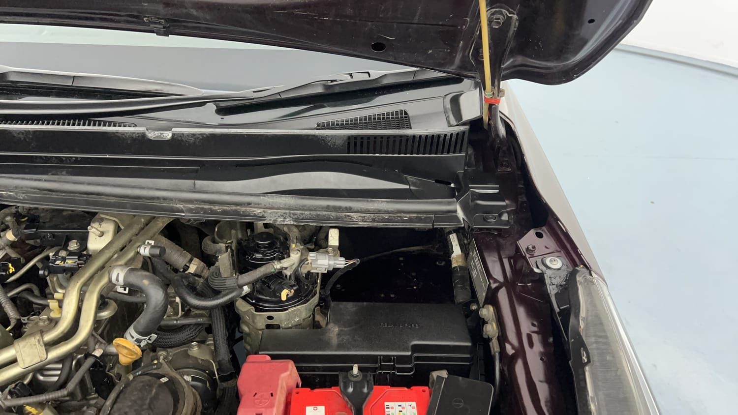 Used 2017 Toyota Innova Crysta 2.4 GX 7 STR Diesel Manual engine ENGINE LEFT SIDE HINGE & APRON VIEW