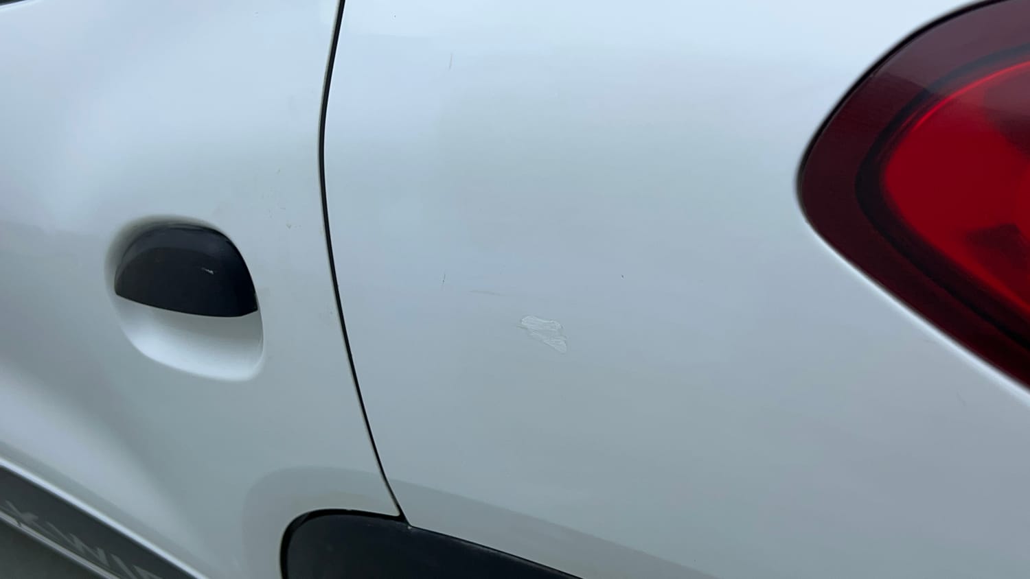 Used 2019 Renault Kwid 1.0 RXT AMT Opt Petrol Automatic dents MINOR SCRATCH
