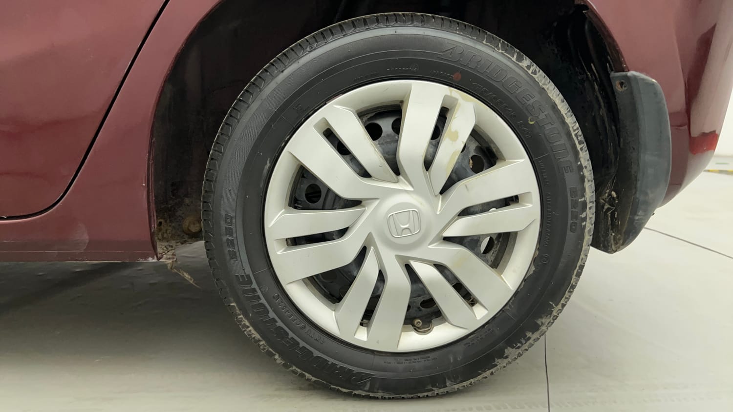 Used 2015 Honda Jazz S AT Petrol Automatic tyres LEFT REAR TYRE RIM VIEW