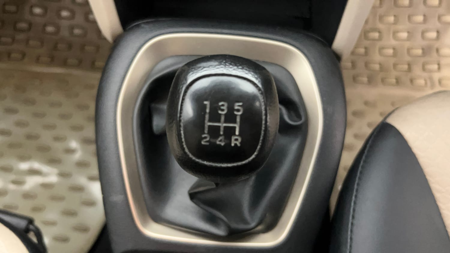 Used 2022 Hyundai Santro Sportz Petrol Manual interior GEAR  KNOB VIEW