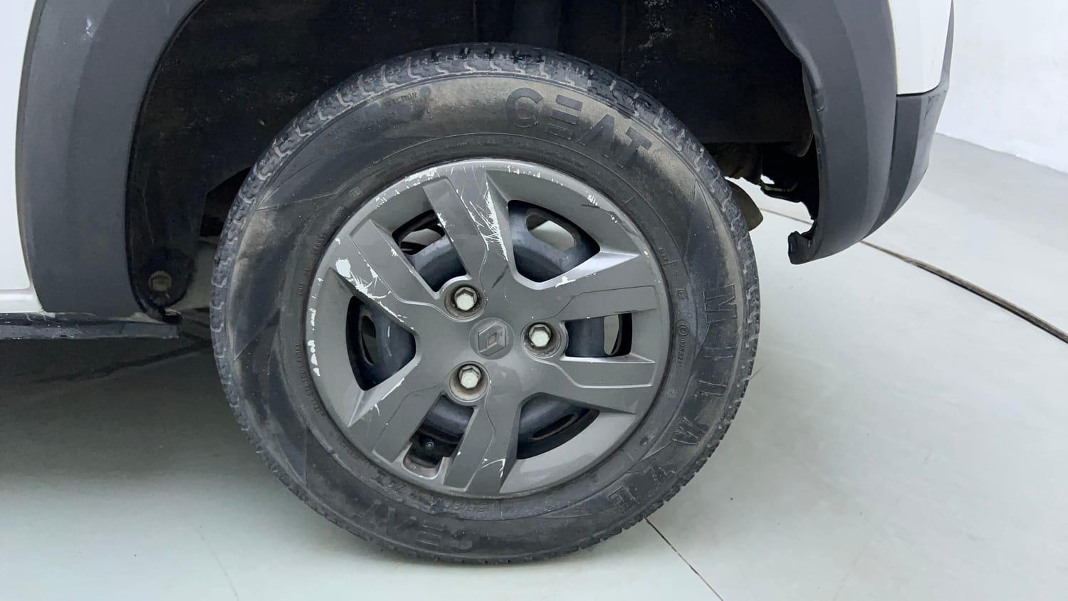 Used 2019 Renault Kwid 1.0 RXT AMT Opt Petrol Automatic tyres LEFT REAR TYRE RIM VIEW