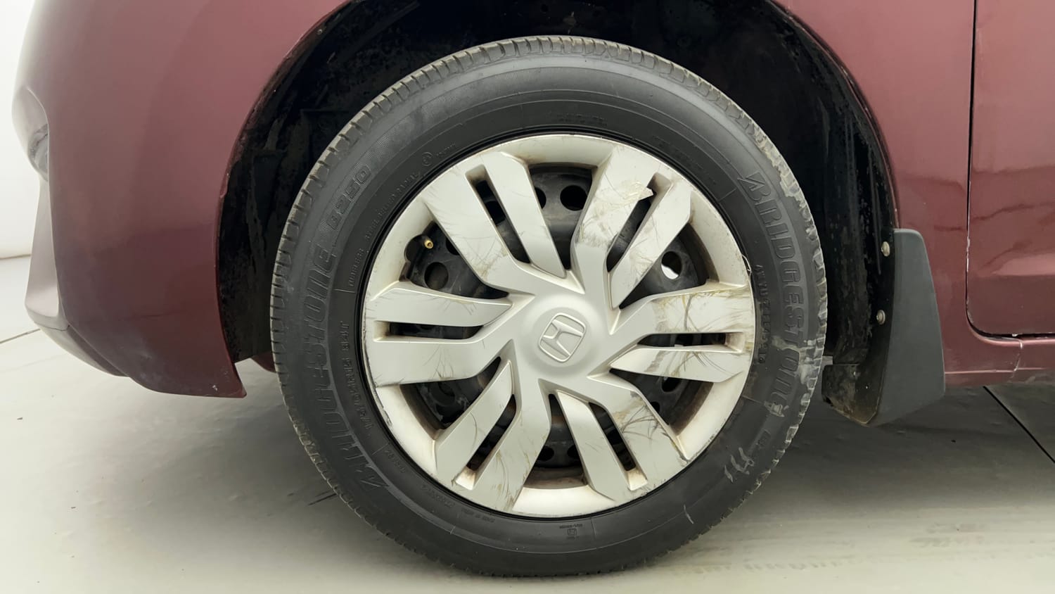 Used 2015 Honda Jazz S AT Petrol Automatic tyres LEFT FRONT TYRE RIM VIEW