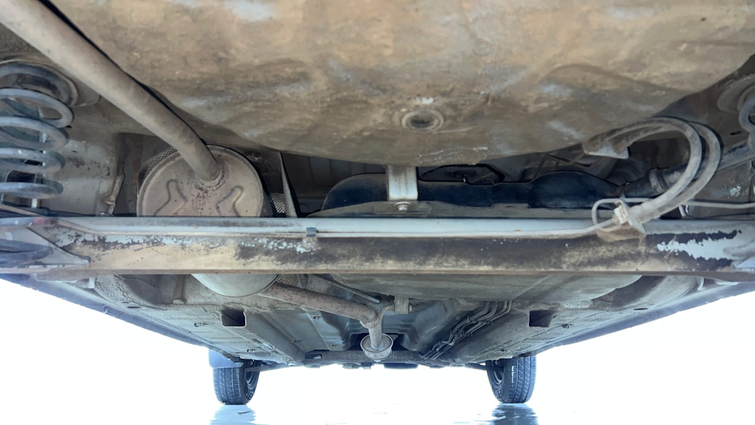 Used 2019 Renault Kwid 1.0 RXT AMT Opt Petrol Automatic extra REAR UNDERBODY VIEW (TAKEN FROM REAR)