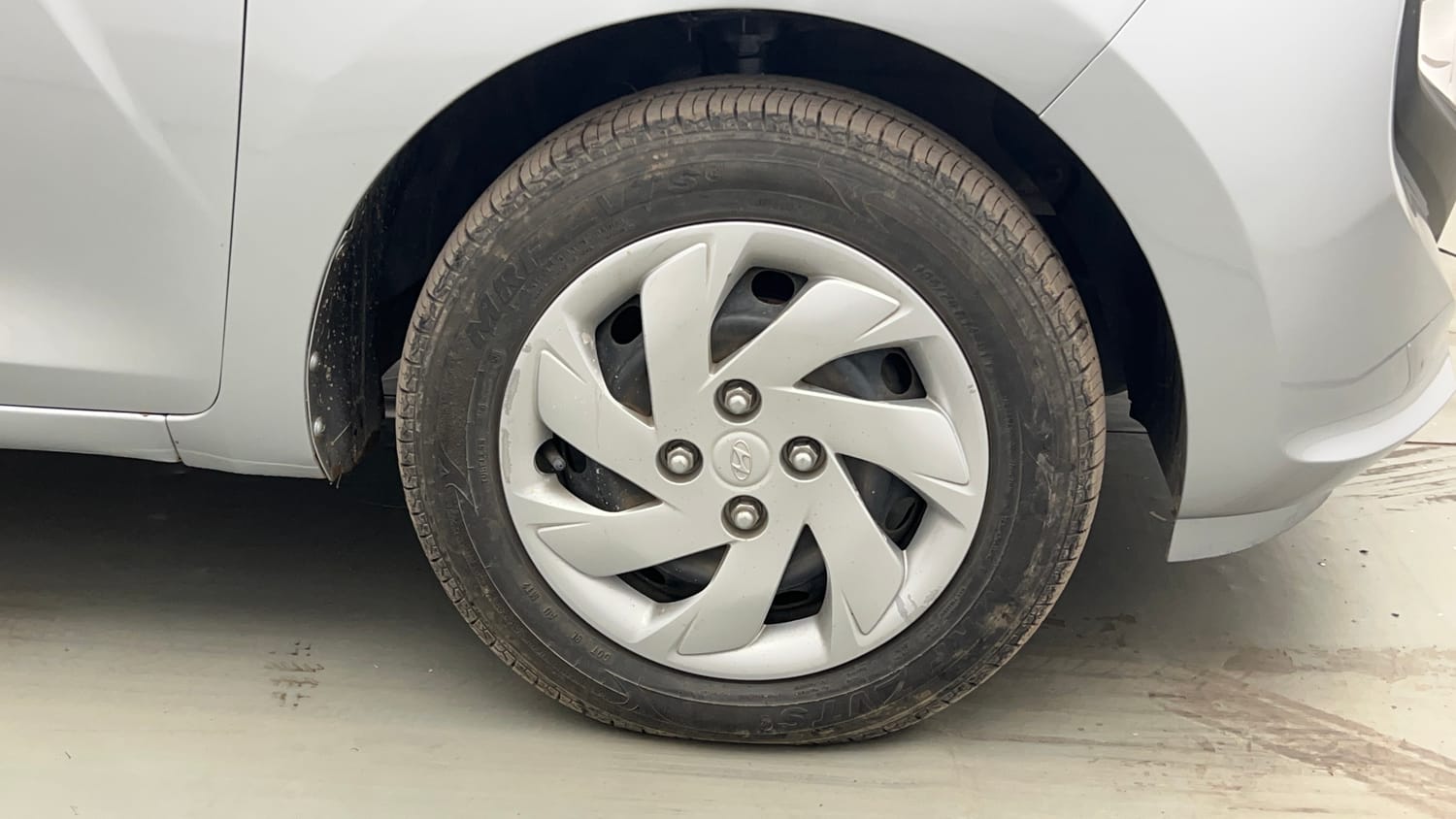 Used 2022 Hyundai Santro Sportz Petrol Manual tyres RIGHT FRONT TYRE RIM VIEW