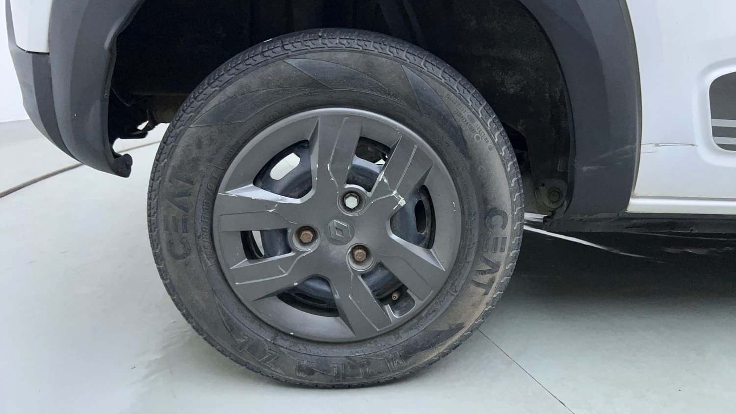 Used 2019 Renault Kwid 1.0 RXT AMT Opt Petrol Automatic tyres RIGHT REAR TYRE RIM VIEW