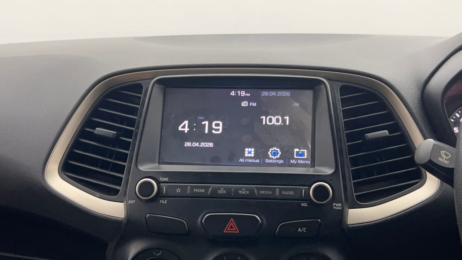 Used 2022 Hyundai Santro Sportz Petrol Manual top_features Touch screen infotainment system