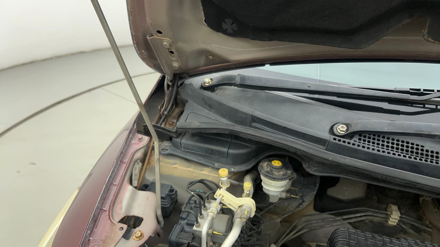 Used 2015 Honda Jazz S AT Petrol Automatic engine ENGINE RIGHT SIDE HINGE & APRON VIEW