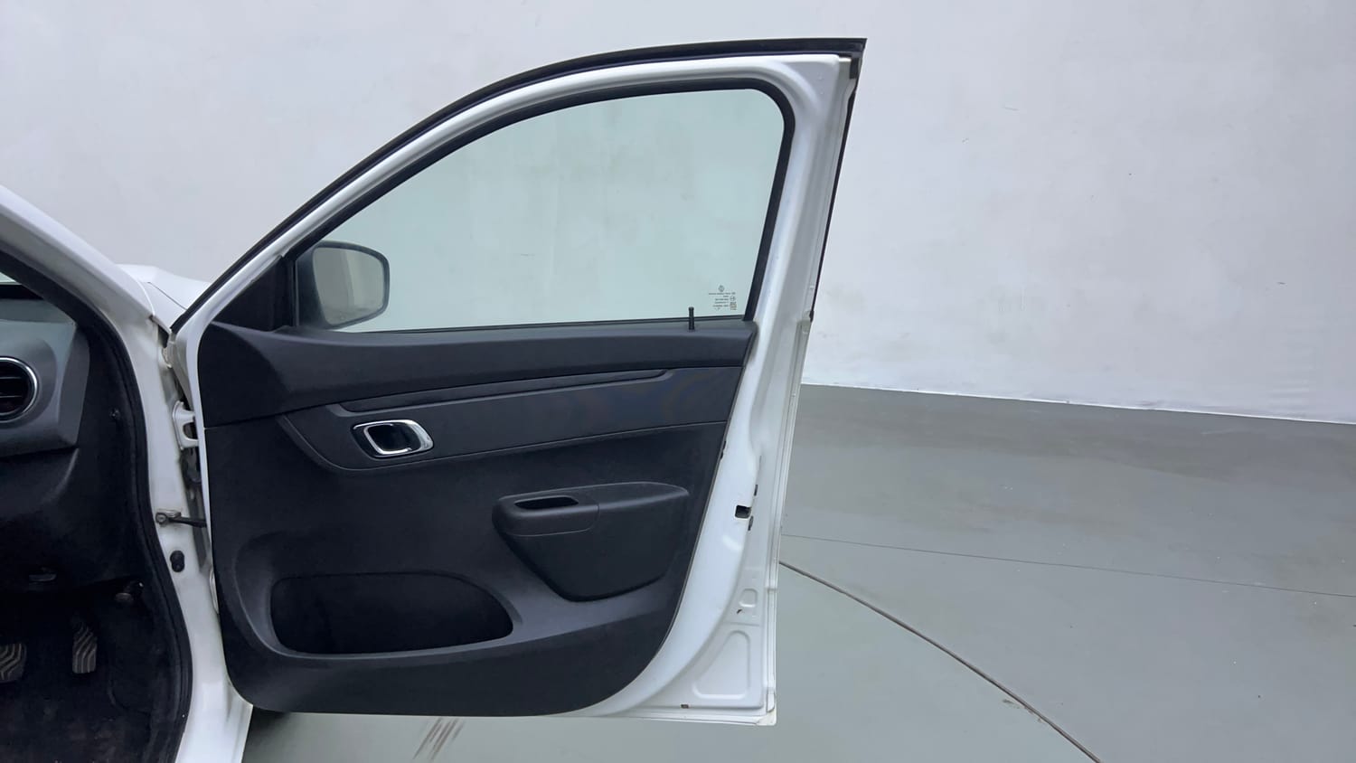 Used 2019 Renault Kwid 1.0 RXT AMT Opt Petrol Automatic interior RIGHT FRONT DOOR OPEN VIEW