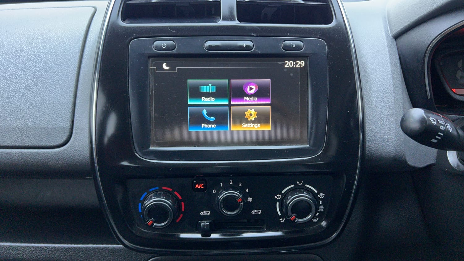 Used 2019 Renault Kwid 1.0 RXT AMT Opt Petrol Automatic interior MUSIC SYSTEM & AC CONTROL VIEW