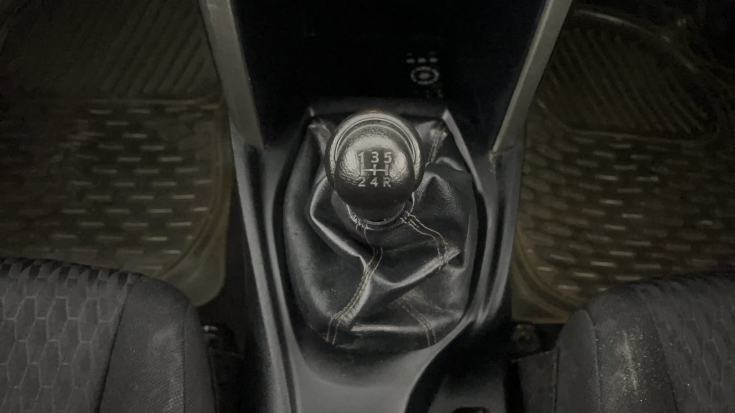 Used 2017 Toyota Innova Crysta 2.4 GX 7 STR Diesel Manual interior GEAR  KNOB VIEW