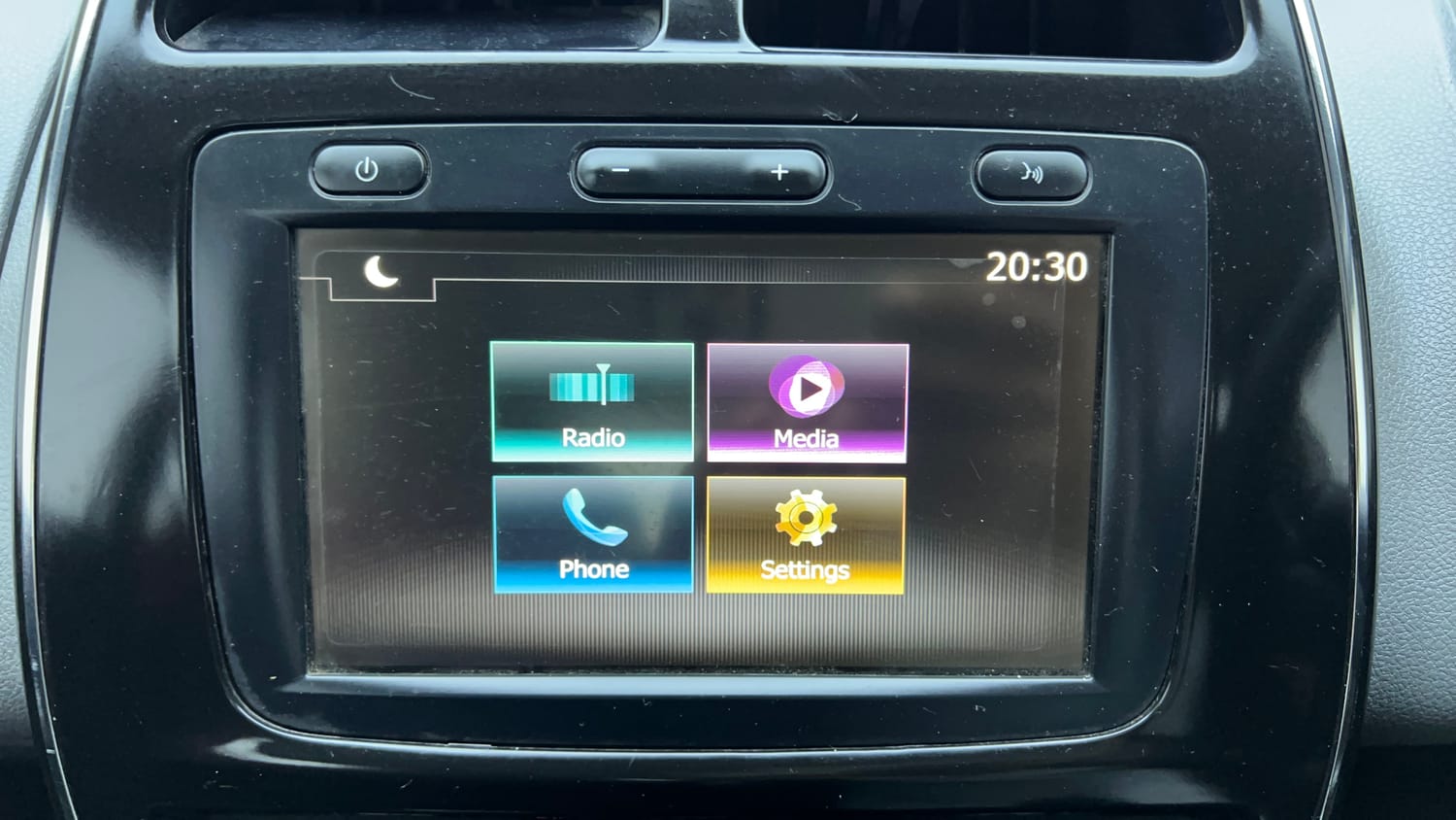 Used 2019 Renault Kwid 1.0 RXT AMT Opt Petrol Automatic top_features Integrated (in-dash) music system