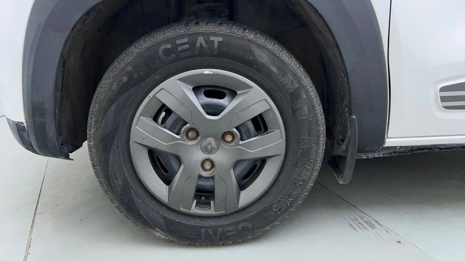 Used 2019 Renault Kwid 1.0 RXT AMT Opt Petrol Automatic tyres LEFT FRONT TYRE RIM VIEW