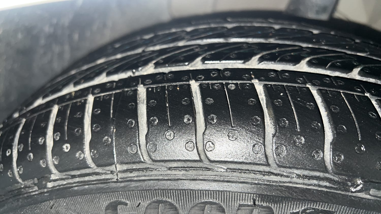 Used 2020 Tata Tiago XZ Plus Dual Tone Petrol Manual tyres RIGHT FRONT TYRE TREAD VIEW