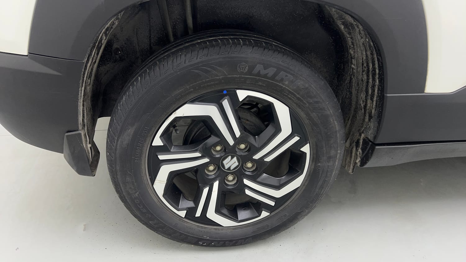 Used 2022 Maruti Suzuki Brezza ZXi Plus AT Petrol Automatic tyres RIGHT REAR TYRE RIM VIEW